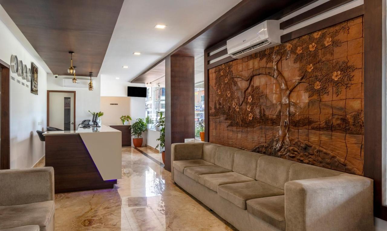 Готель Treebo Trend Airport Avenue Plaza Cochin Airport Kochi Екстер'єр фото